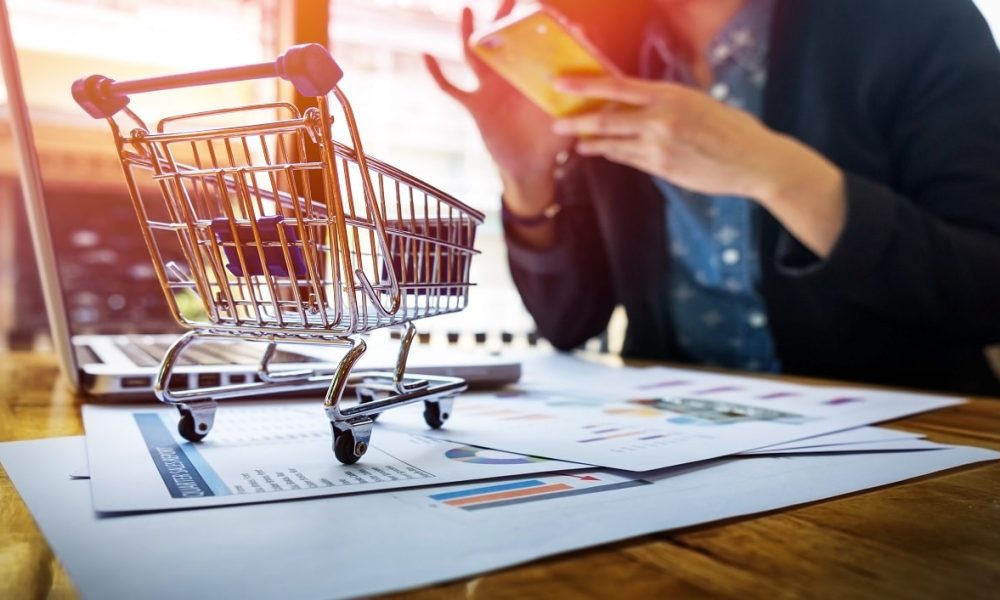 cropped-image-woman-inputting-card-information-key-phone-laptop-while-shopping-online-min_0_0 cropped-image-woman-inputting-card-information-key-phone-laptop-while-shopping-online-min_0_0